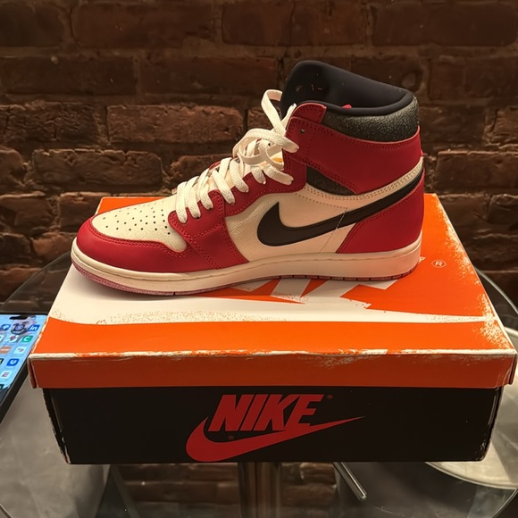 NIKE JORDAN 1s RETRO HIGH OG LOST AND FOUND VARSITY RED - Picture 4 of 4